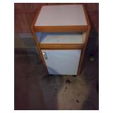 Rolling utility cabinet
