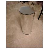 Mirrored round pedestal