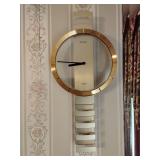 Hanging wall clock, battery operated