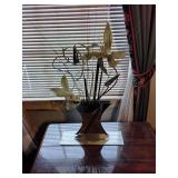 Mirrored vase w/ floral arrangement