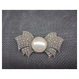 Sterling bow brooch marcasite/faux pearl