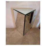Triangle mirrored pedestal