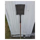 Flat edge shovel