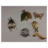 Brooch lot