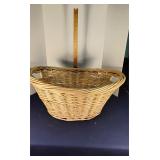 Wicker laundry basket