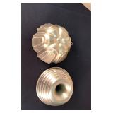 Aluminum baking molds