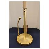 Metal paper towel stand