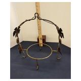 Metal dish holder