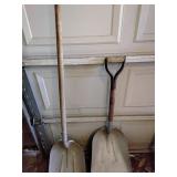 Feed shovels (2)