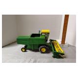 John Deere 6600 combine 1:24 scale