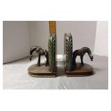 Giraffe book ends