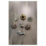 Brooch lot