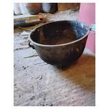 Large cast iron stew pot/cauldron