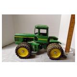 Ertl John Deere 1:16 scale four wheeldrive tractor