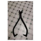 Primitive cast iron logging tongs