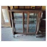 Antique oak curio cabinet w/ key