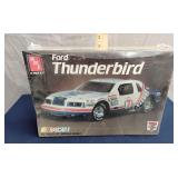 Ford Thunderbird 1:16 Model Kit