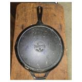 Lodge cast iron pan