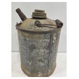 Vintage metal oil can