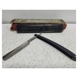 Vintage straight razor in box Vintage straight razor in box