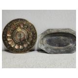 Set of 2 vintage plates dishes Set of 2 vintage plates dishes