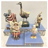 Jim Shore Pedastool with Misc Jim Shore Figurines
