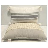Lot of 2 Modern decorative pillows