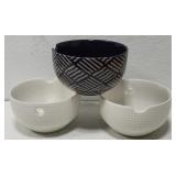 Set of 3 noodle bowls with chopstick holders