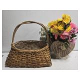 Lot of 2 decor baskets