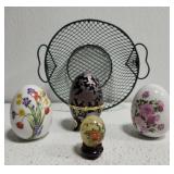 Green wire basket w 4 decorative eggs