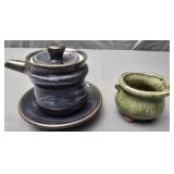 Lot of 2 pottery decor