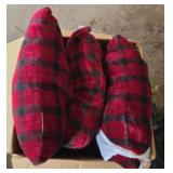 Box of 3 Christmas pillows