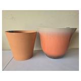 Lot of a plastic pot and terracotta pot