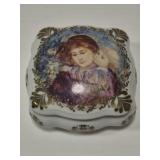 Edna Hibel porcelain trinket box***