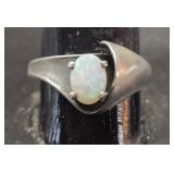 .925 Sterling silver opal size 6 ring 3.4g