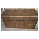 Awesome Metal Distressed Trunk wood Bottom