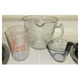 Lot of 3 measuring cups