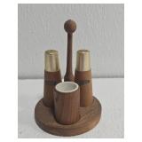 Beautiful wood salt n pepper shaker