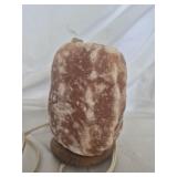 Salt lamp works