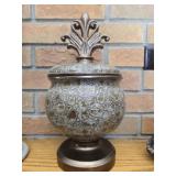 Gorgeous piece with lid