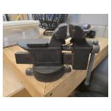 Small table mounted vice