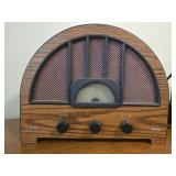 Randix AM FM Radio Receiver powers on