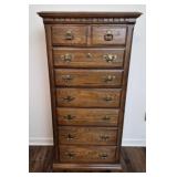 Hunters Run soil oak lingerie chest