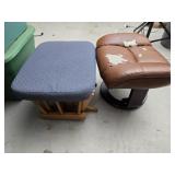 Lot of 2 ottomans