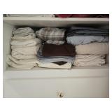 Lot of miscellaneous sheets and pillow cases