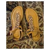 Woman's shoes size 7 1/2