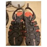 Keen size 7.5 water shoes