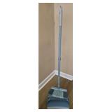 Broom w dust pan
