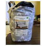 Like New Mainstays Queen Size Comforter Set