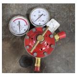pressure gas regulator w dual pressure gauges